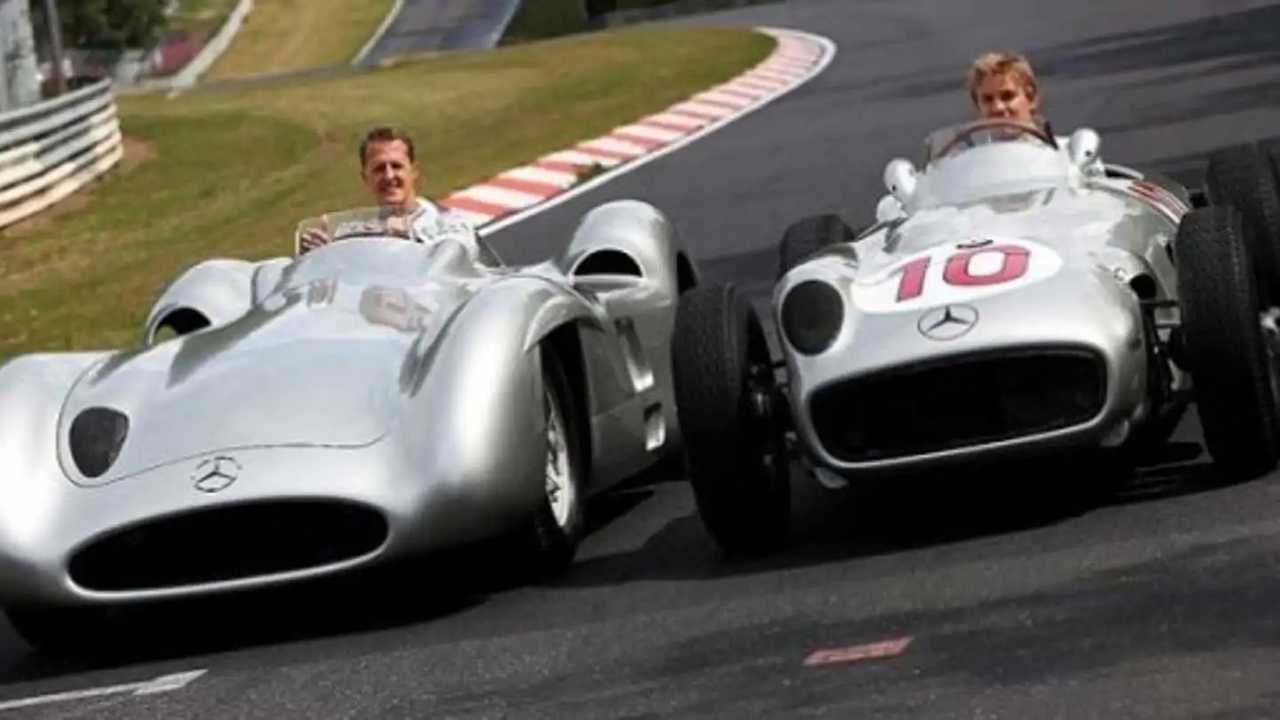 Homenaje a Fangio en Nürburgring: dos Mercedes-Benz plateados de época